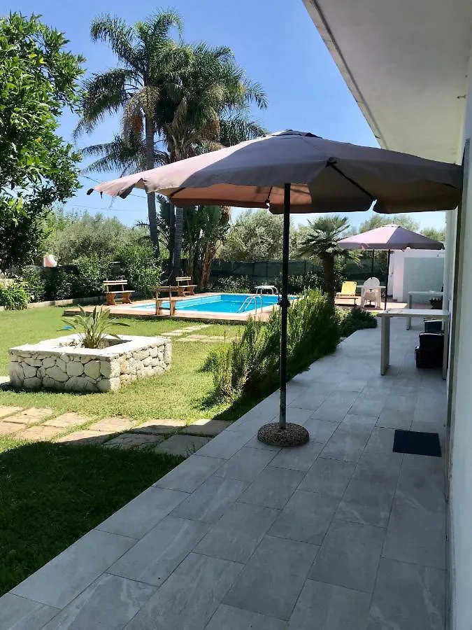 בית אירוח פלורידיה Casa Vacanza Le Tre Palme